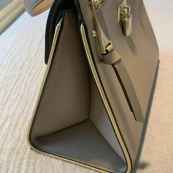 Michael Kors Leather Handbag top handle w/crossbody strap beige w/gold accents - Picture 5 of 16